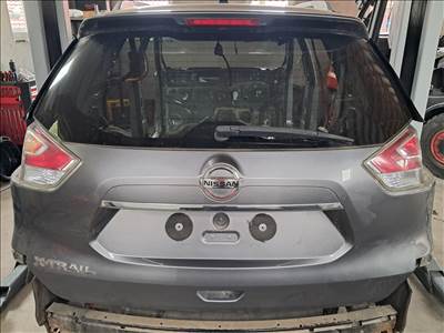 Nissan X-Trail (T32) csomagtérajtó KAD