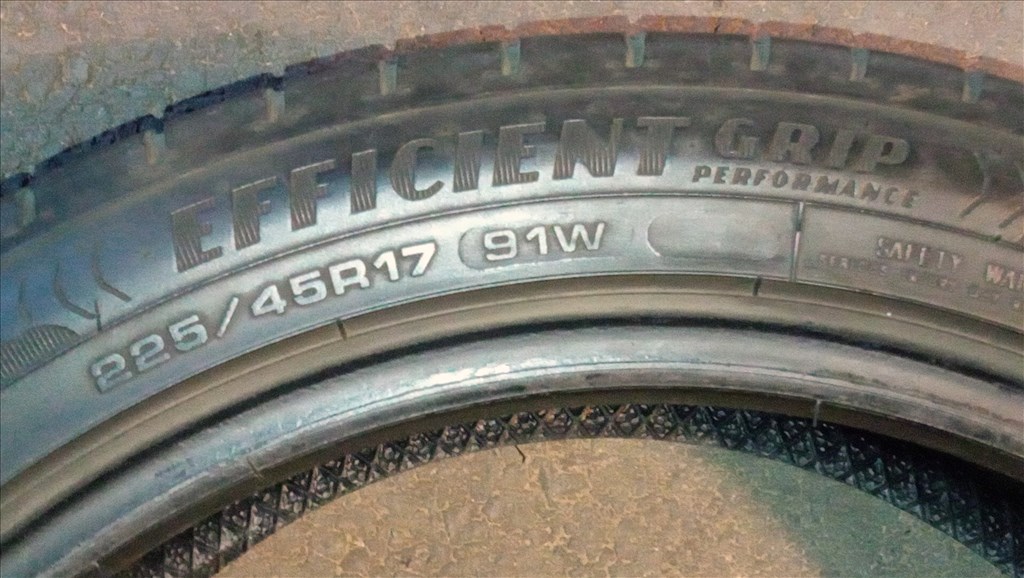  225/4517" újszerű Goodyear nyári gumi gumi 3. kép