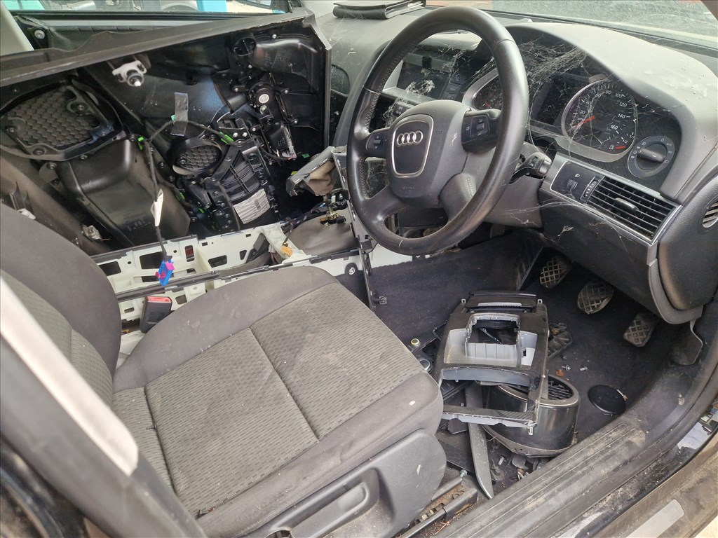 Audi A6 (C6 - 4F) (C6 - 4F) bontott alkatrészei 2. kép