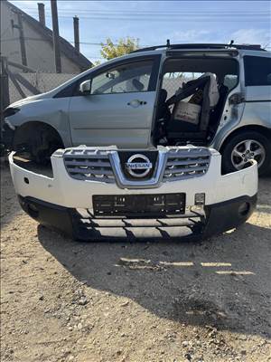 Nissan Qashqai (J10) 2.0 Első lökhárító komplett