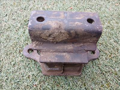 Hyundai Galloper Váltótartó bak gyári  mb581456