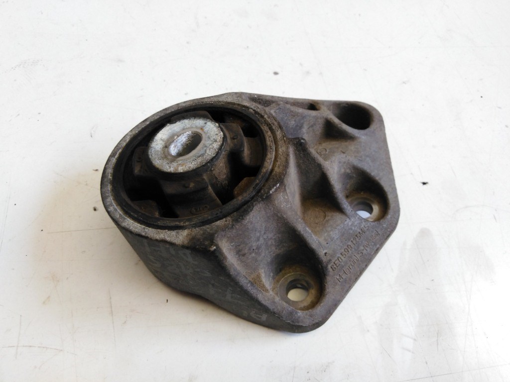 Audi A4 (8E B7) differenciálmû tartóbak 8E0599125M 1. kép