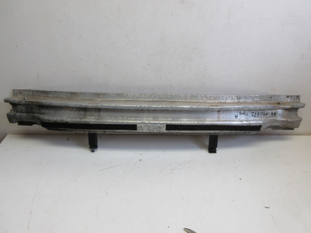 Audi A4 4 ajtós (8E B7) hátsó lökhárító merevítõ alumínium 8E0807313L 1. kép