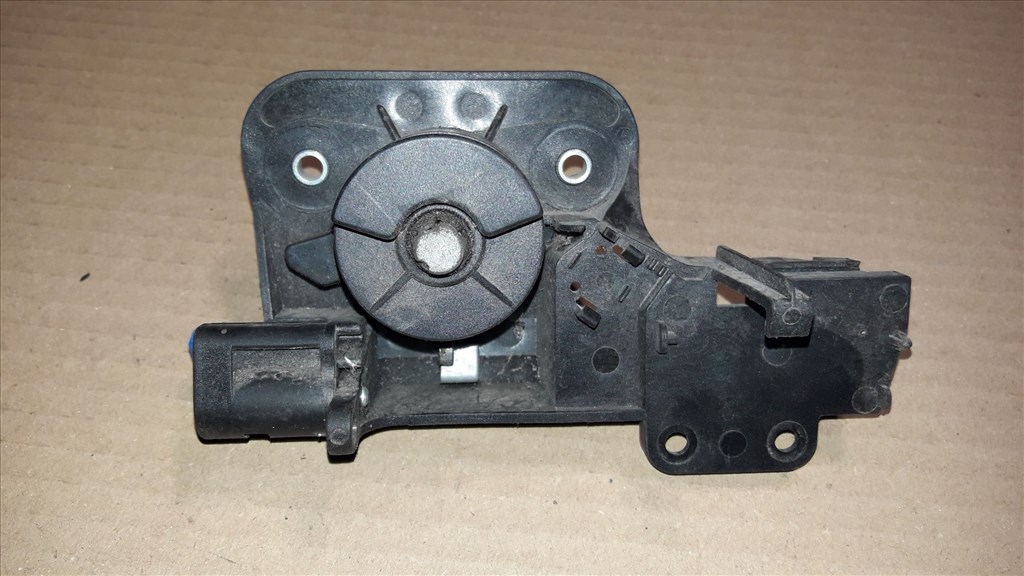 Opel Corsa C Csomagtérajtó Zár  Zárbetét 90 534 783 2. kép