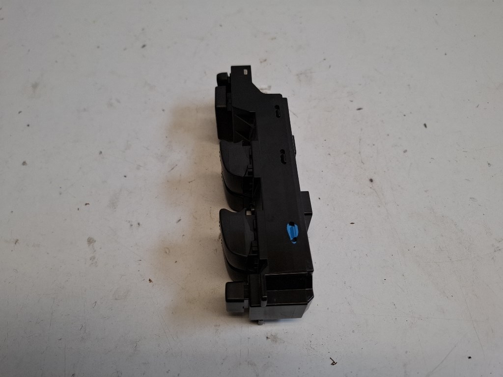 Mazda CX-7 bal elsõ ablakemelõ kapcsoló 2. kép