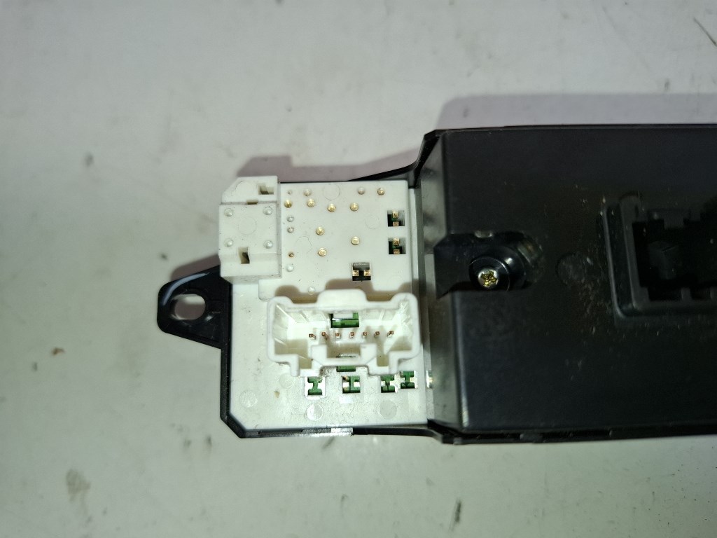 Mazda CX-7 bal elsõ ablakemelõ kapcsoló 4. kép