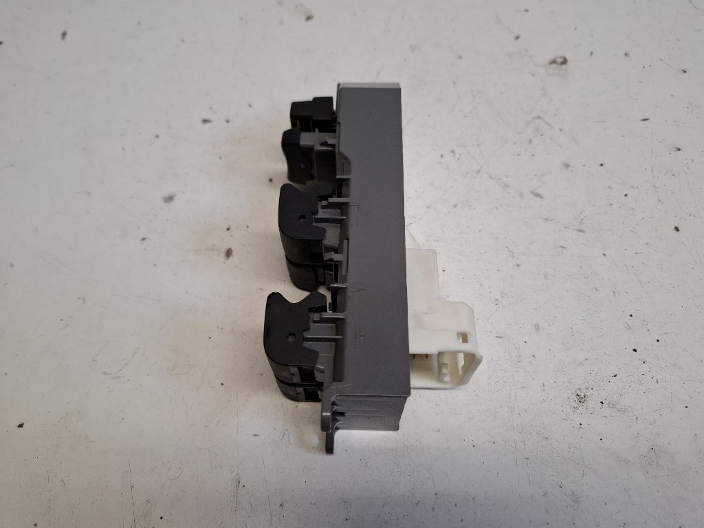 Toyota Rav 4 (XA30) bal elsõ ablakemelõ kapcsoló 2. kép