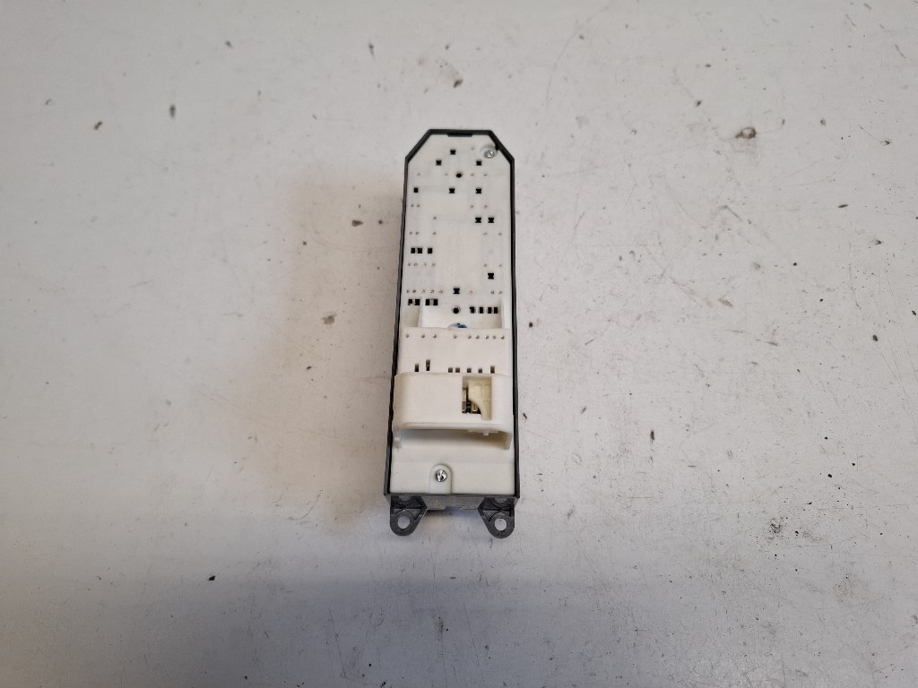 Toyota Rav 4 (XA30) bal elsõ ablakemelõ kapcsoló 3. kép