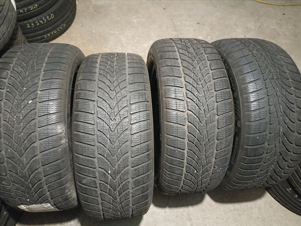  245/5018" újszerű Dunlop téli gumi gumi 1. kép