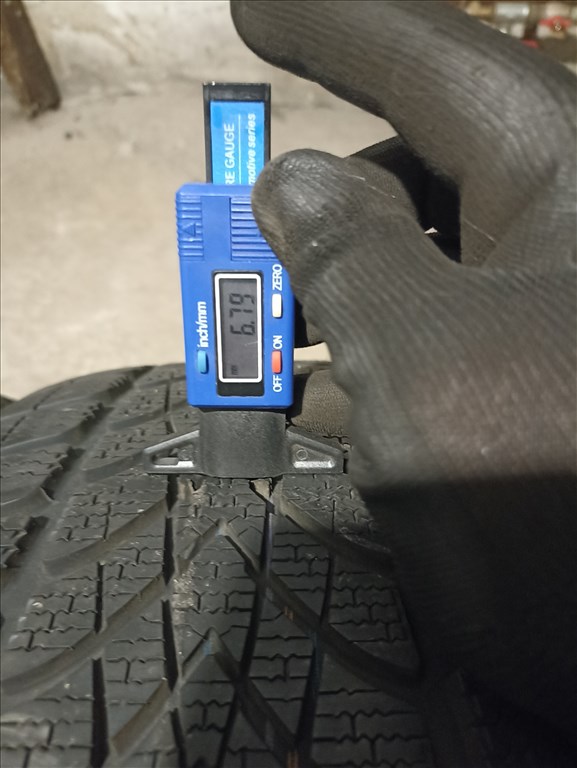  245/5018" újszerű Dunlop téli gumi gumi 2. kép