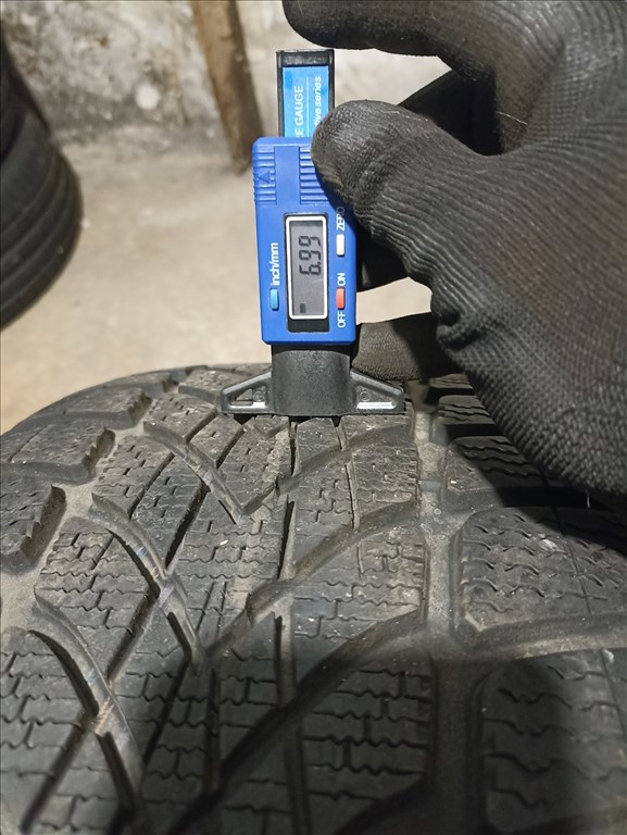  245/5018" újszerű Dunlop téli gumi gumi 3. kép