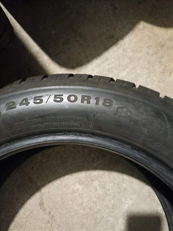  245/5018" újszerű Dunlop téli gumi gumi 7. kép