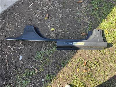 Kia Cee'd (CD) Jobb küszöb darab