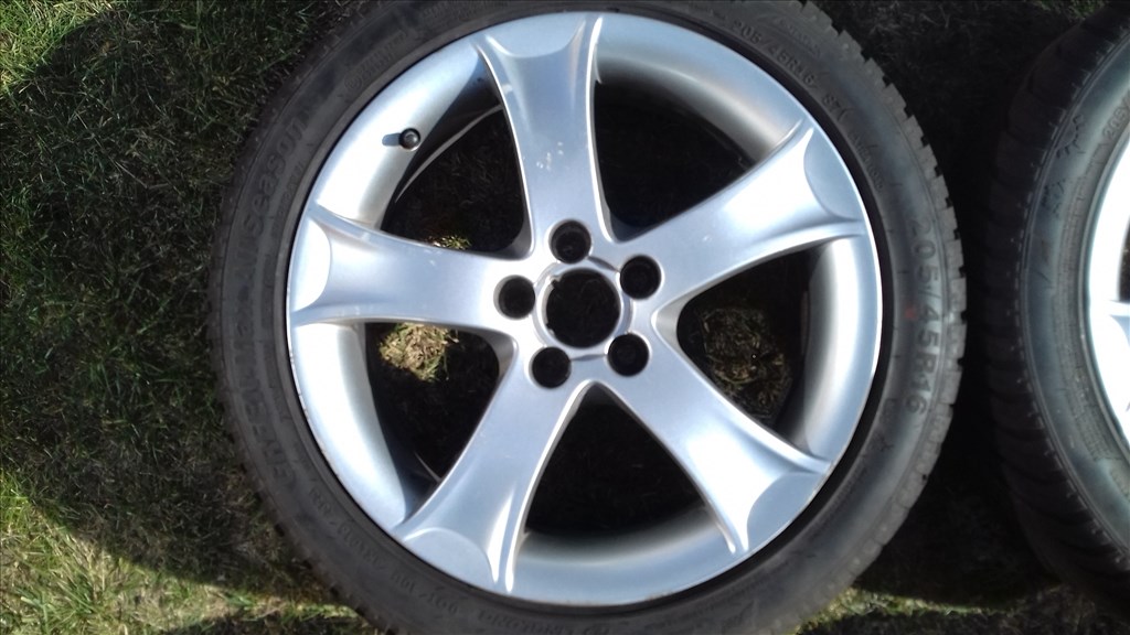  5x100 osztású 6,5J 16" használt (gyári felni) alufelni Vw Seat Skoda 205/45 négyévszakos gumikkal 2. kép