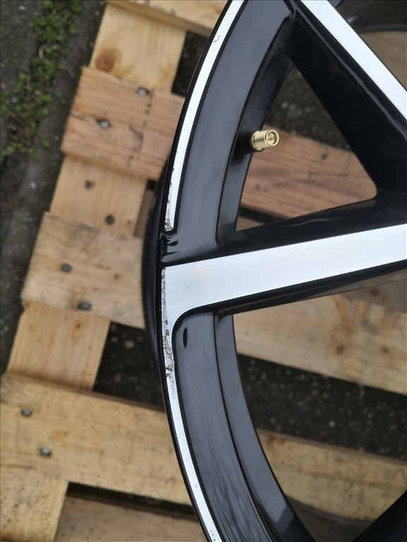 Volkswagen 19-es R-line sérült alufelni 1db 3. kép