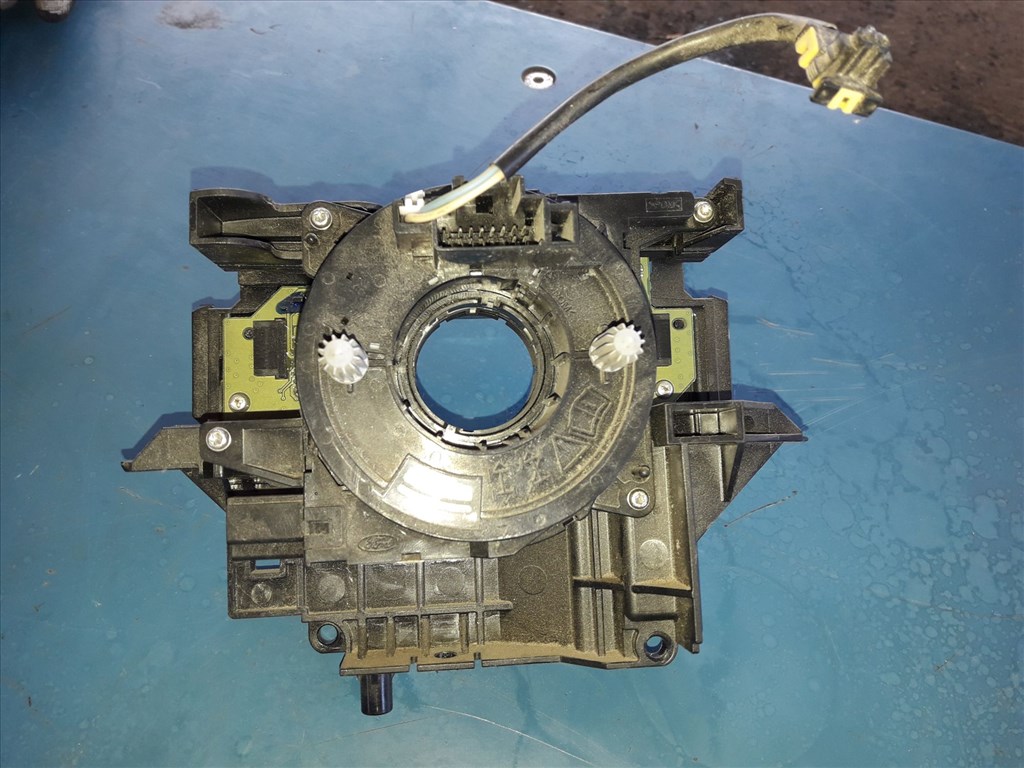 Ford Focus III Bajuszkapcsoló Konzol  Légzsák Átvezetõ Szalag ZWAC30088C 1. kép