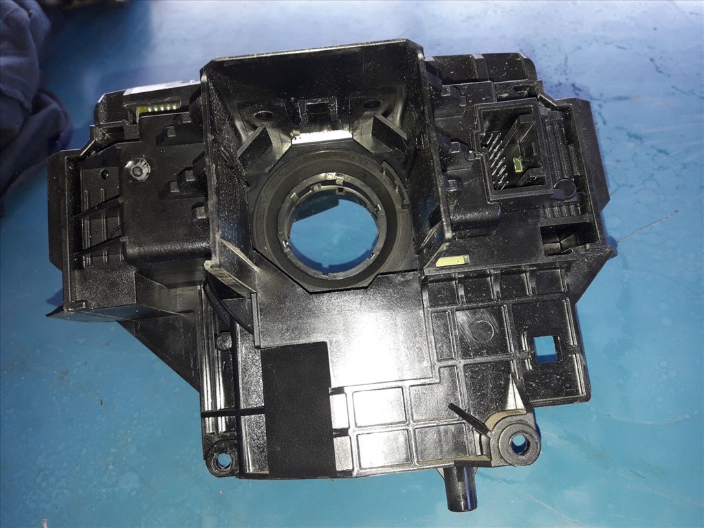 Ford Focus III Bajuszkapcsoló Konzol  Légzsák Átvezetõ Szalag ZWAC30088C 3. kép