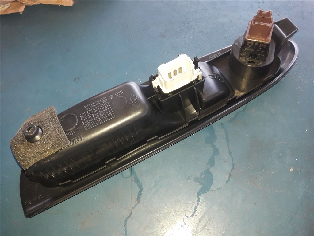 Renault Clio II Jobb Elsõ Ablakemelõ Kapcsoló 2. kép