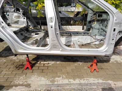 Kia Ceed kombi jobb küszöb