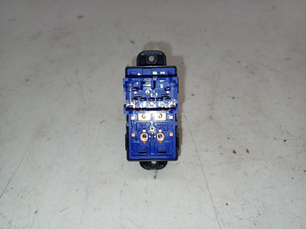 Kia Rio (UB) jobb elsõ ablakemelõ kapcsoló 935751W010 2. kép