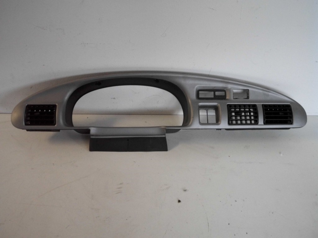 Mazda B 2500  kilométer óra keret UM8155420 1. kép