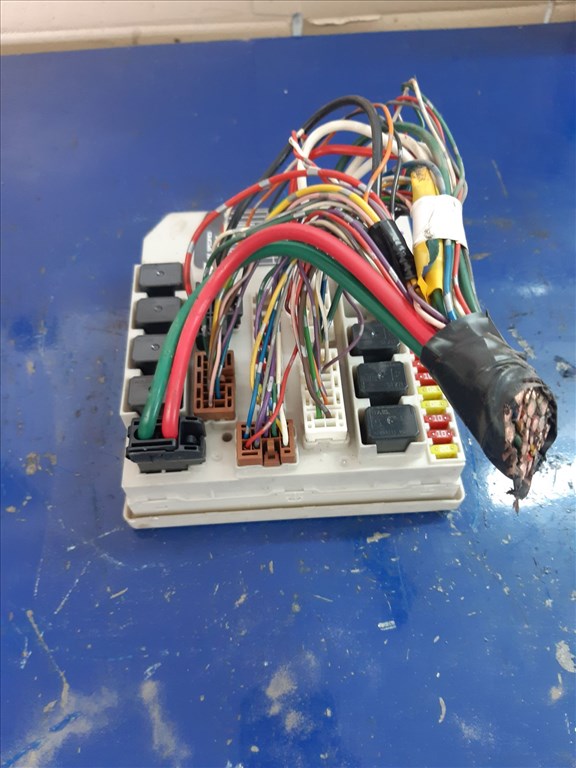 Nissan Micra Biztosítéktábla / Relé Tábla 284B7AX615 1. kép