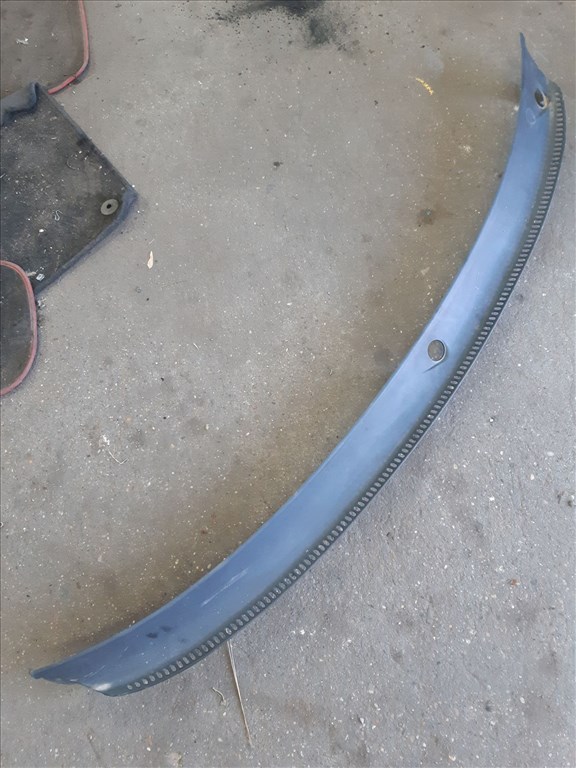 Volkswagen Passat B5 01-05 Levélrács Alatti Takaró Burkolat 3B1 819 415 E 1. kép