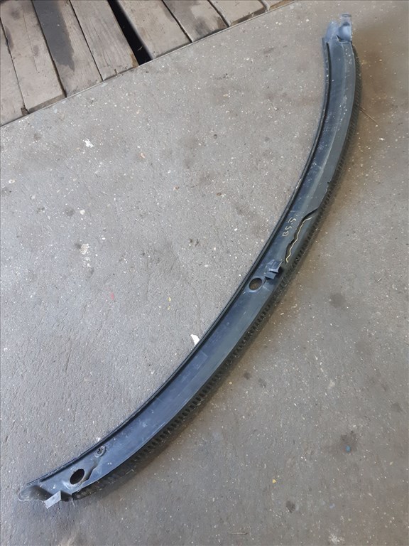 Volkswagen Passat B5 01-05 Levélrács Alatti Takaró Burkolat 3B1 819 415 E 2. kép