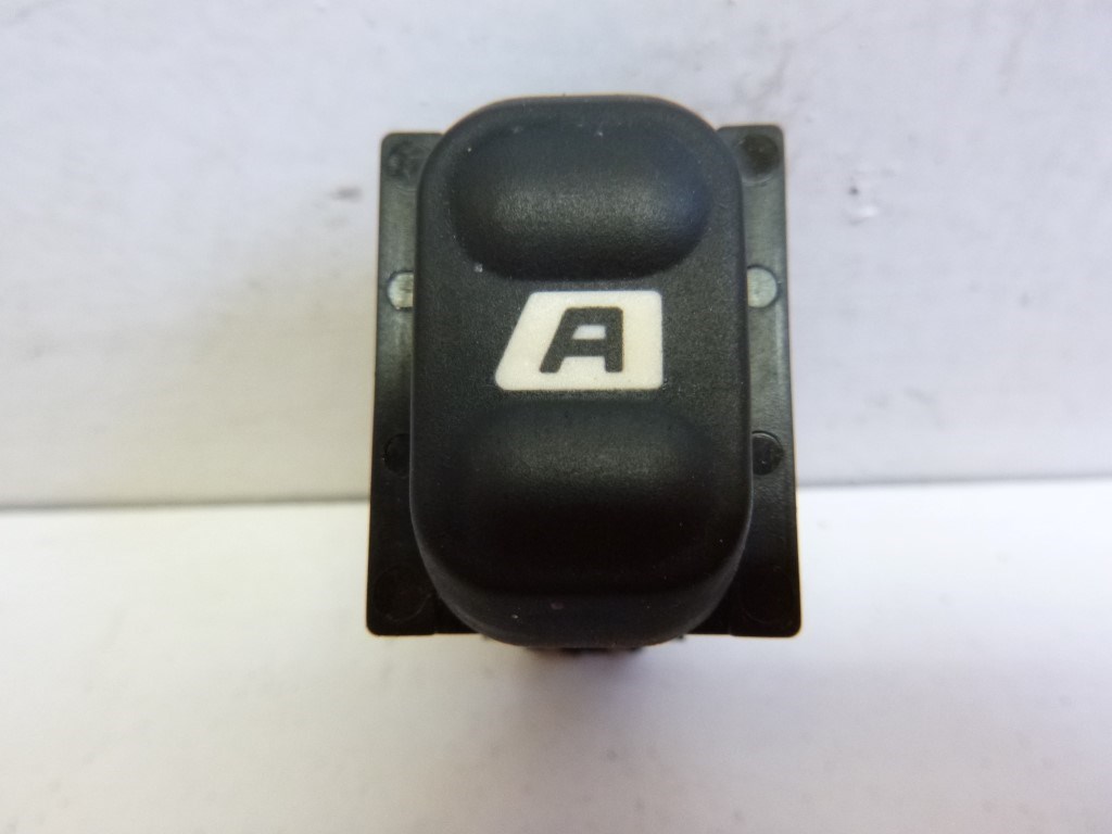 Peugeot 607 jobb elsõ ablakemelõ kapcsoló 1. kép