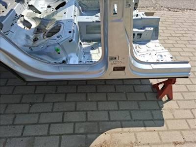 Skoda Karoq jobb küszöb