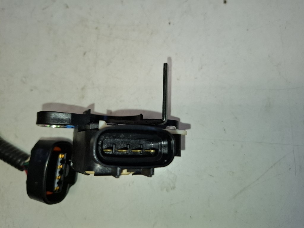 Toyota prius (XW30) féklámpa kapcsoló 8951047010 3. kép