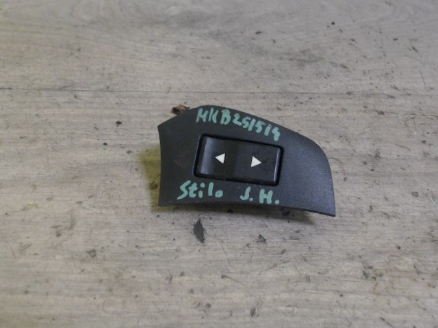 FIAT STILO 01.09-06.12 Jobb hátsó ablakemelő kapcsoló 1. kép