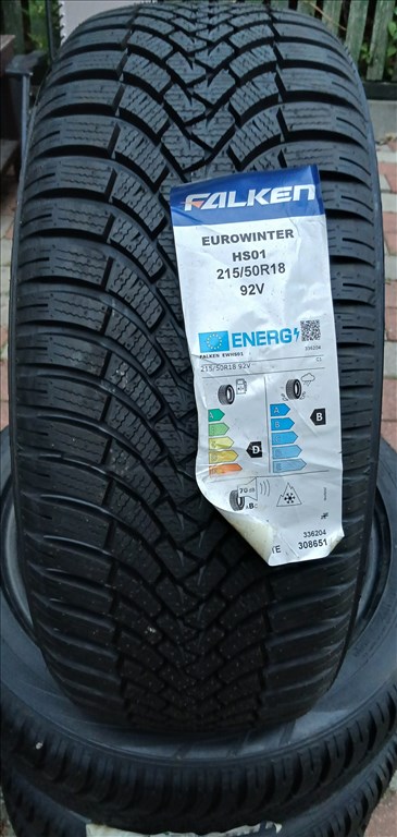  215/50R18 új Falken 2021 téli gumi szett peremvédős kivitel!! 1. kép