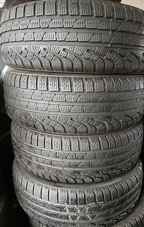  215/60R17 használt Pirelli Sottozero 98H 2018 téli gumi garnitúra 1. kép