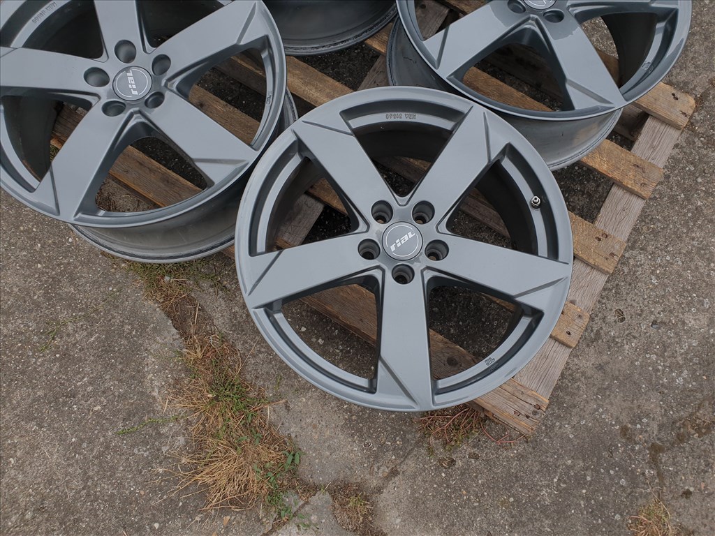 19" 5x114,3 Nissan - Renault + szenzor 4. kép