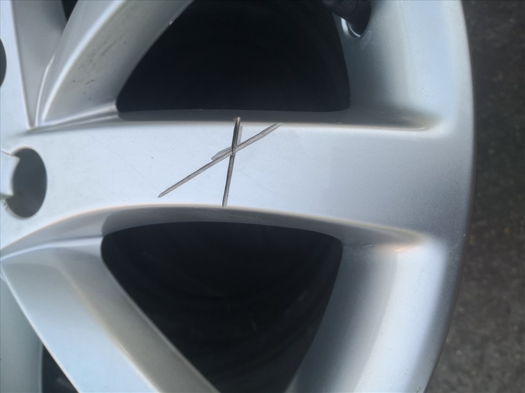 Audi 18-as sérült 5x112-es lyukosztású alufelni 2. kép