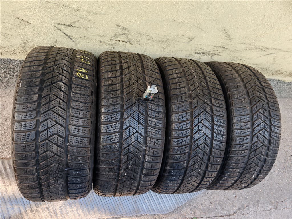  245/4018" újszerű Pirelli téli gumi gumi 2. kép