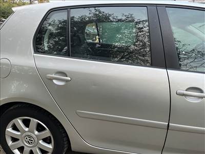 Volkswagen Golf V Jobb hátsó ajtó LA7W