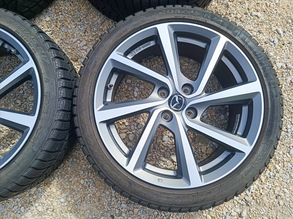  17" Gyári Mazda MX5 újszerű alufelni, rajta 205/45 R17 Pirelli téli gumival szenzorral  3. kép