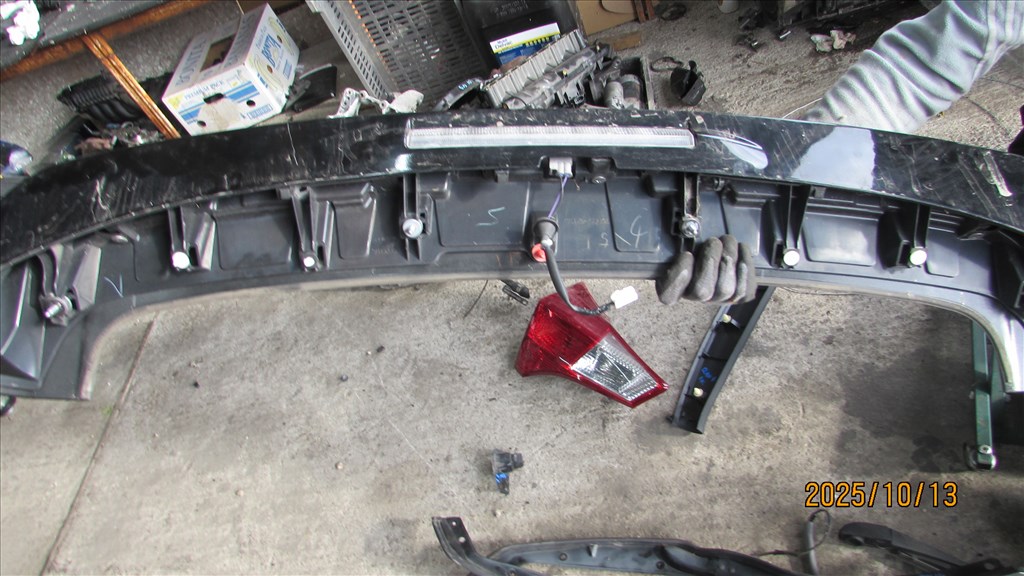 Toyota RAV4 IV. hátsó szárny pótféklámpával 76085-42130 2. kép