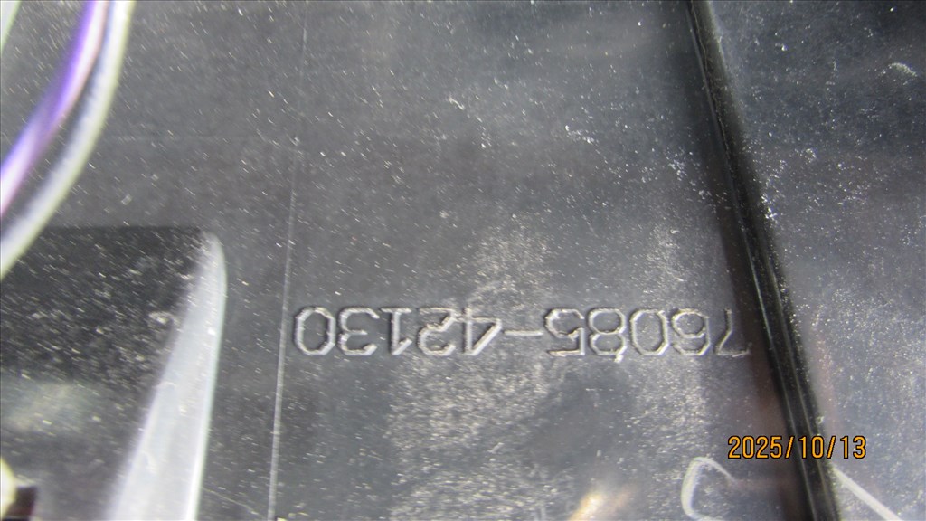 Toyota RAV4 IV. hátsó szárny pótféklámpával 76085-42130 3. kép