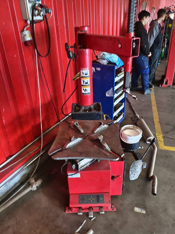 Gumiszerelő gép 2. kép