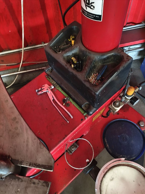 Gumiszerelő gép 4. kép