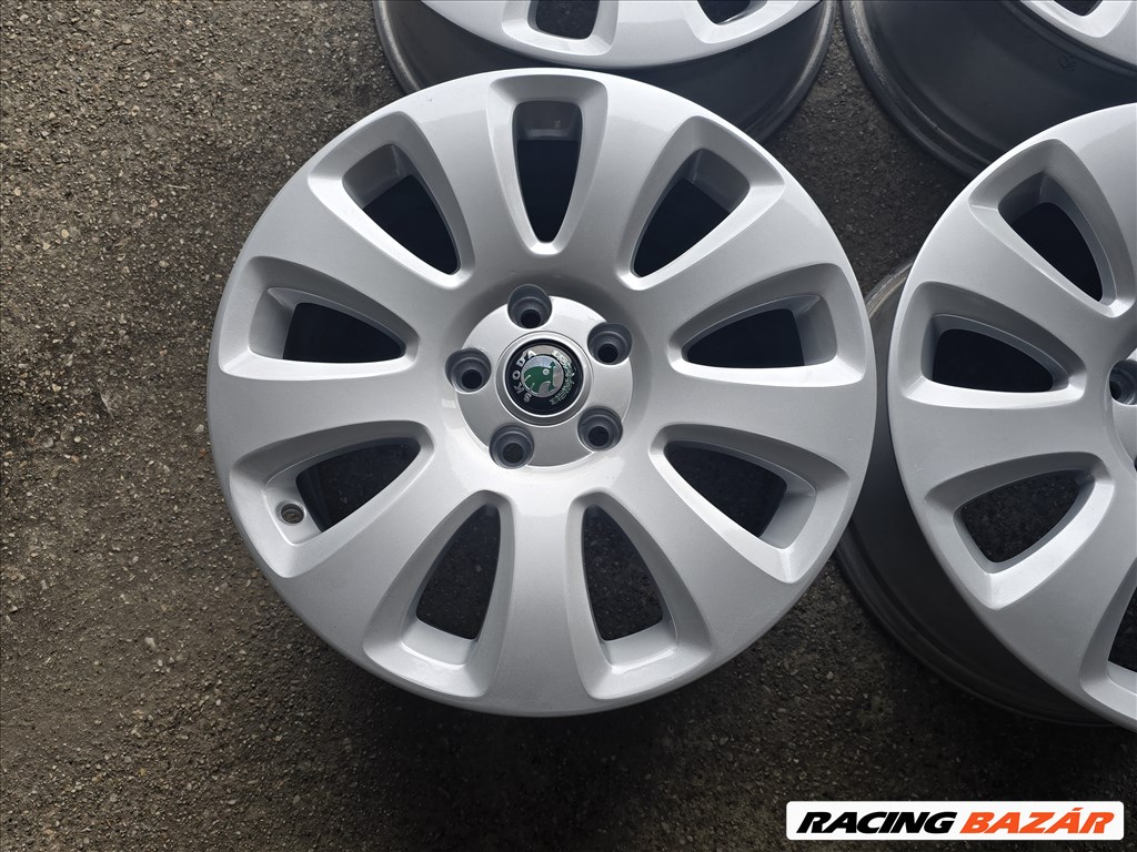  17"-es, 5x112-es újszerű gyári Skoda alufelni 1. kép