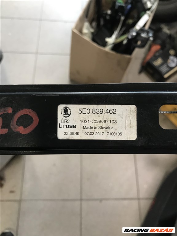 Skoda Octavia III jobb hátsó ablakemelő szerkezet 2. kép