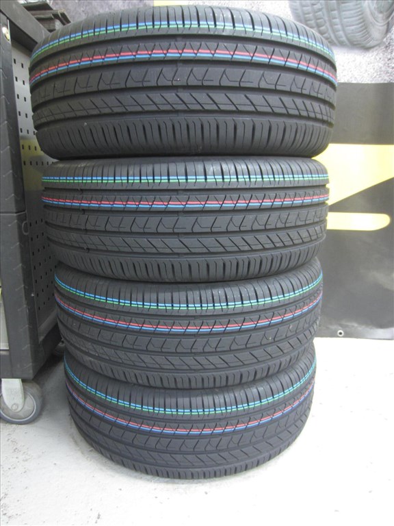  215/55 R17 BARUM BRAVURIS 6 94V 1. kép