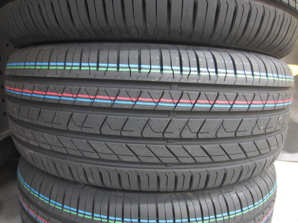  215/55 R17 BARUM BRAVURIS 6 94V 3. kép