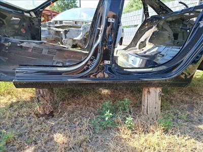 Audi A4 4 ajtós (8K B8) bal küszöb