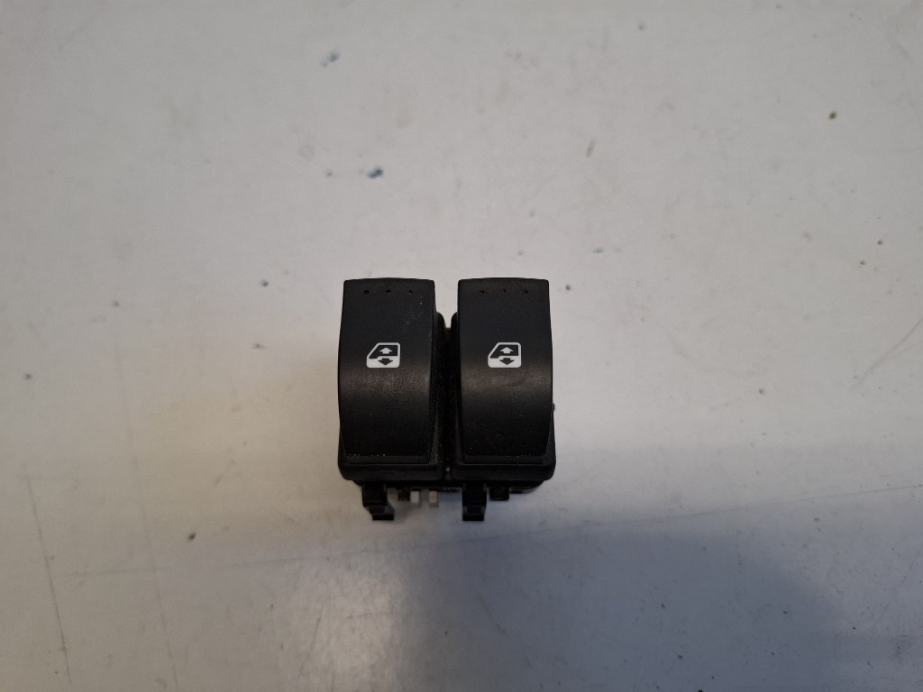 Dacia duster (HS) hátsó ablakemelõ kapcsoló 1. kép