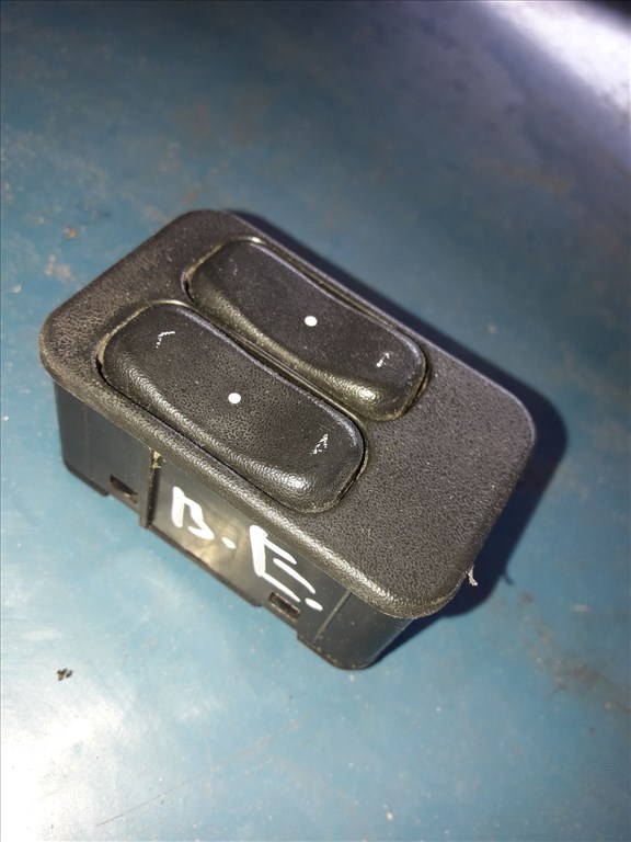 Opel Meriva Bal Elsõ Ablakemelõ Kapcsoló 24 409 205 1. kép